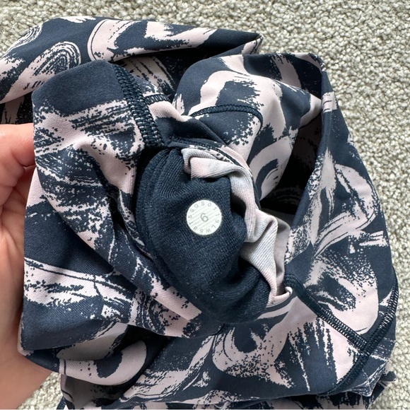 Lululemon Wunder Under Leggings - Picture 4 of 4